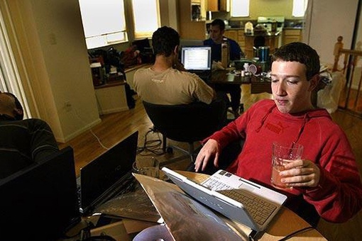 4.02.2004 Марк Цукерберг основал социальную сеть Facebook. Первоначально..0