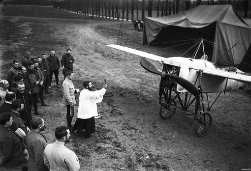 Благословение машины, Франция, 1915 год.
..0