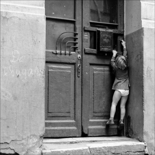 Дверь в подъезд Булгаковского дома 
1981 год
Больше исторических..0