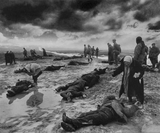 «Горе», Керчь, 1942 год.
Фотограф: Дмитрий Бальтерманц.
Больше..0