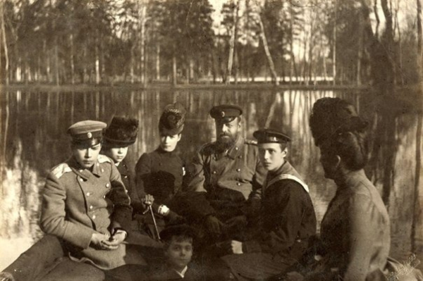 Император Александр III с семьей, Гатчина, конец 1880-х гг.
Больше..0