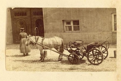 Интересные фото: 
Извозчик ожидает заказ. 1860 г.
Больше..0