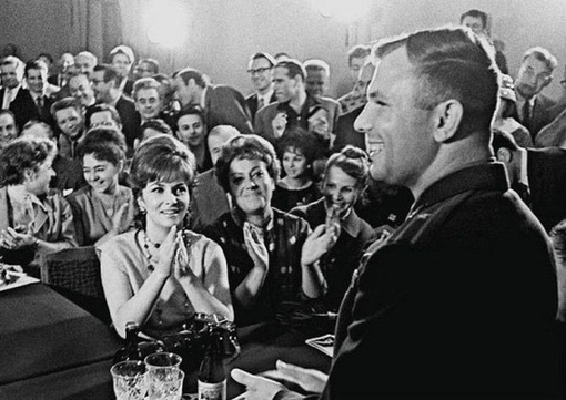 Юрий Гагарин и Джина Лоллобриджида, Москва. 1961 г.
Больше..0