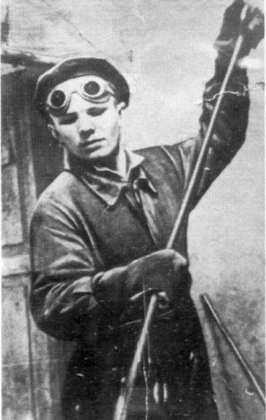 Юрий Гагарин в литейном цехе Люберецкого завода сельхозмашин..0