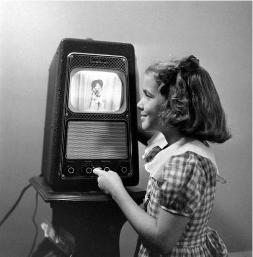 Компактный телевизор Sentinel 400-TV. США. 1948г.
..0