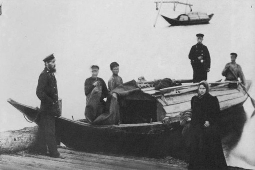 Молодая женщина прибывает к месту ссылки
Больше исторических..0