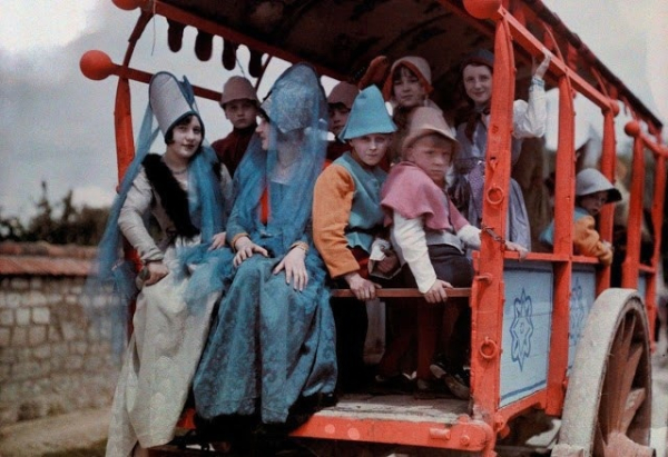 На фестивале Жанны д'Арк в Орлеане, Франция, 1932 год.
Больше..1