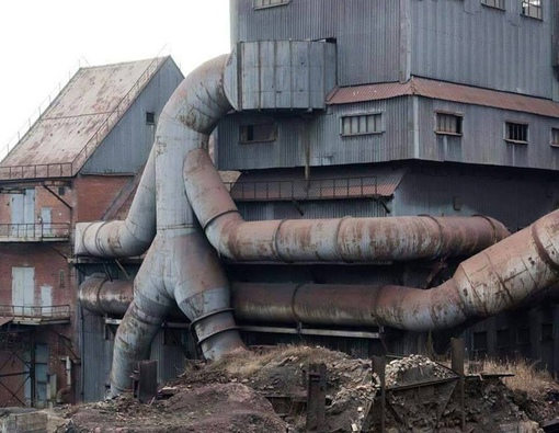 Памятник Любопыту, следящему за «красотой производства стали и..0