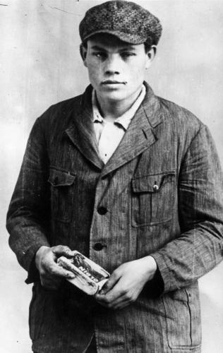 Поджигатель Рейхстага Маринус ван дер Люббе (1909-1934).
Больше..0
