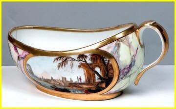 Покупая очаровательную антикварную соусницу, убедитесь, что это..3