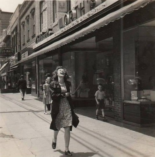 Просто счастливая женщина, 1940-е.
..0