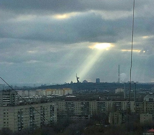 Родина-мать. Невероятный кадр!
..0