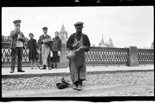 Сапожник.Российская империя 1900е
..0
