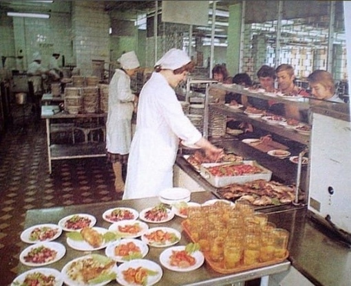 Сколько стоил обед в столовой?
..0