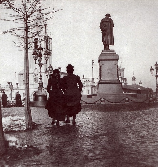 В 1880 году, в Москве, на Тверском бульваре установили памятник..0