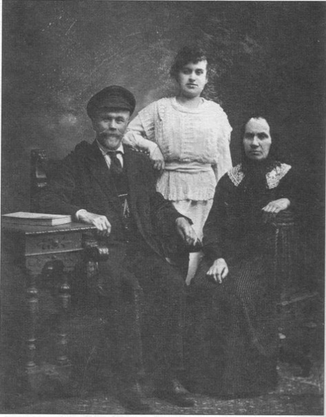 Водопроводчик с семьей.Российская империя
Больше исторических..0