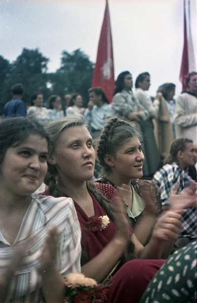 Восточный Берлин 1951 года в цвете.
..5