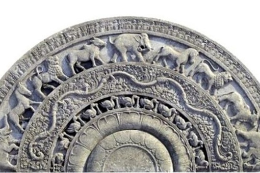 10 древних исторических артефактов, которые случайно нашли у себя..8