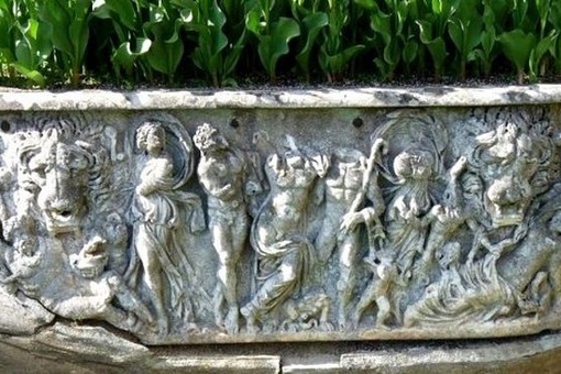 10 древних исторических артефактов, которые случайно нашли у себя..9