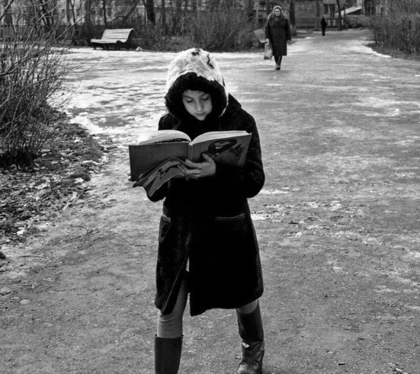1980 год. А сейчас все в телефоны утыкаются
Больше исторических..0