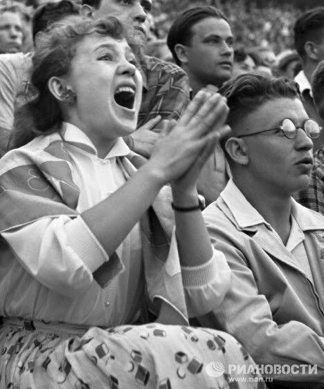 Болельщица Надежда Румянцева .СССР 60-ые годы.
Больше..0