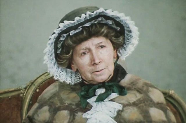 Дебют Рины Зеленой состоялся в годы Гражданской войны где-то под..1