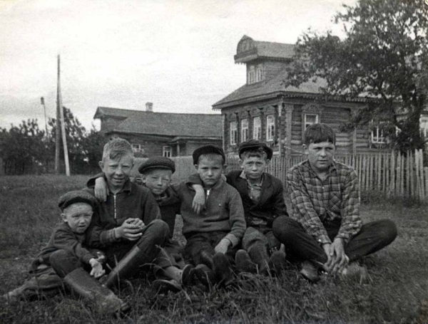 Деревенские ребята...
..0