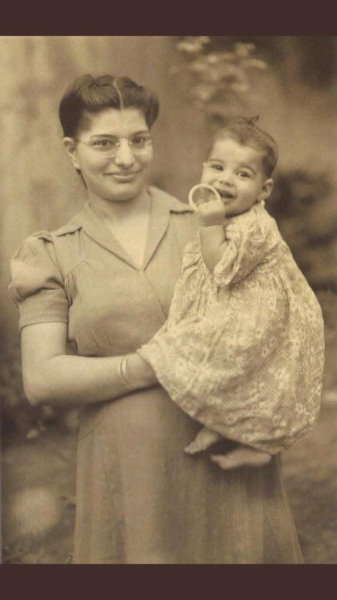 Фреди Меркури с мамой. 1947г
..0