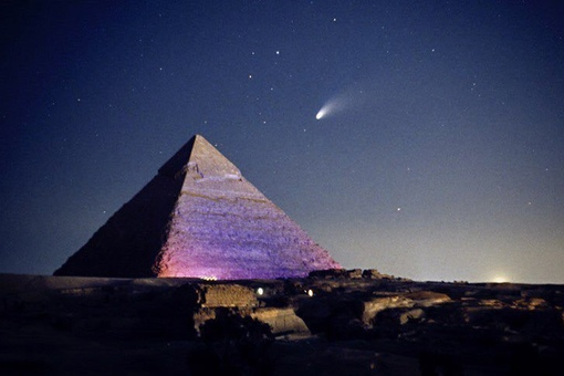 Хейла-Боппа - ярчайшая комета последних десятилетий над..0