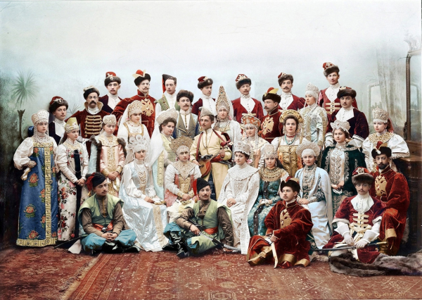 Костюмированный бал 1903 года.
..0
