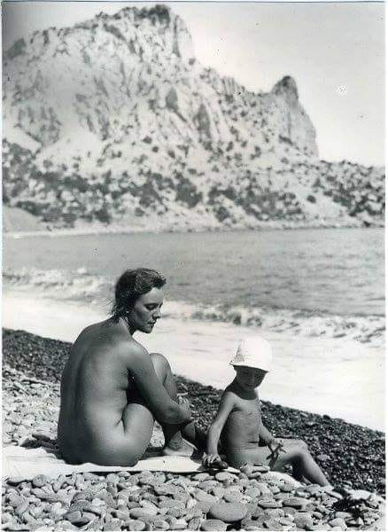 Крым, пляж в Голбом заливе. Фотография Георгия..0