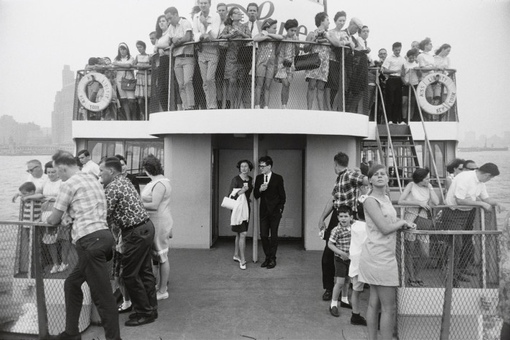 Легендарные снимки классика уличной фотографии Garry Winogrand.
Как и в..8