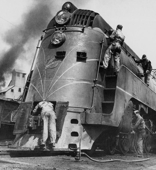 Обслуживание стимлайнера Е–4, Чикаго, 1940-е.
Больше исторических..0