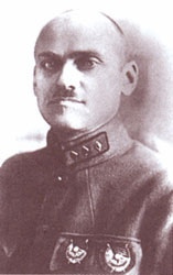 Особист оправдывается за методы допроса, 1939 год. 

Из..0
