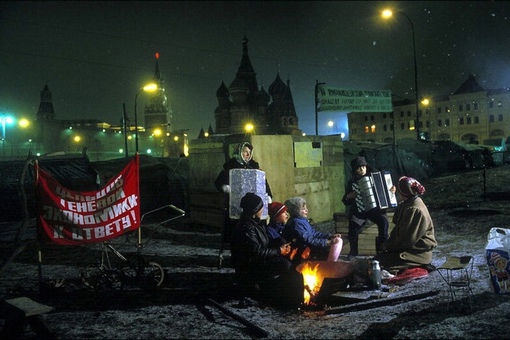 Палаточный городок у стен Кремля, 1990 год.
Больше исторических..0