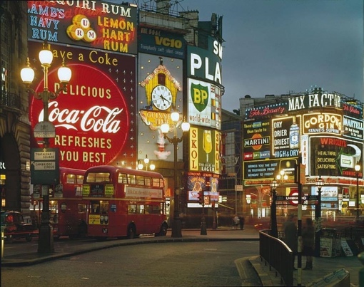 Piccadilly by Night, London, 1960
Фотограф: Elmar Ludwig
..0