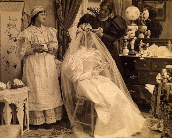 Подготовка к свадьбе. Фотография середины 1890-х годов
Больше..0