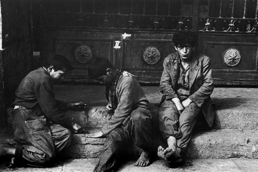 Работы чилийского фотографа Sergio Larrain (1931-2012).
Больше исторических..4