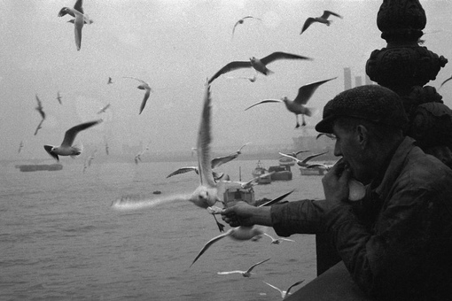 Работы чилийского фотографа Sergio Larrain (1931-2012).
Больше исторических..6