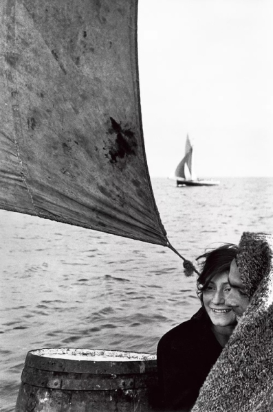 Работы чилийского фотографа Sergio Larrain (1931-2012).
Больше исторических..8