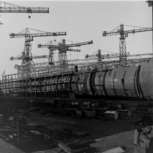 Серия фотографий, сделанных на верфи Blohm und Voss в Гамбурге, декабрь..2