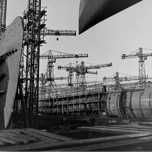 Серия фотографий, сделанных на верфи Blohm und Voss в Гамбурге, декабрь..3
