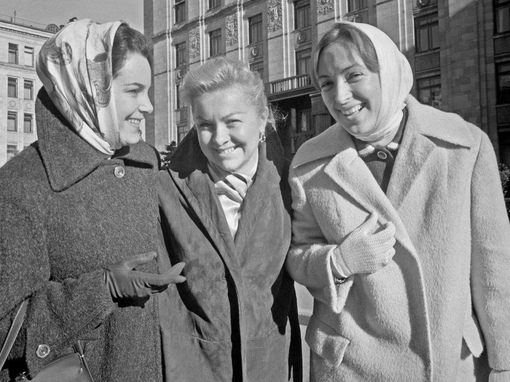 Три грации... Быстрицкая - Целиковская - Лучко
Больше исторических..0