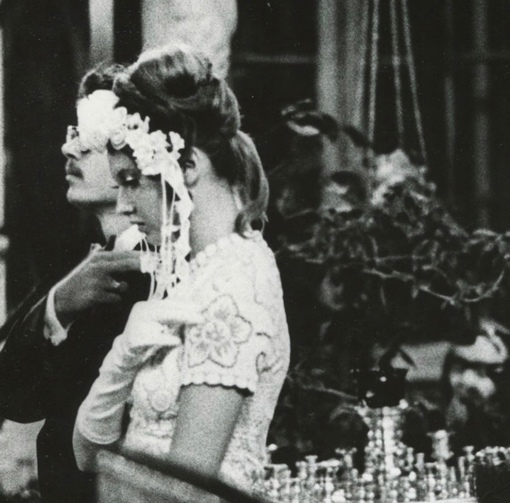 Венчание Эдуарда Лимонова и Елены Щаповой, Москва, 1973 год.
Больше..1