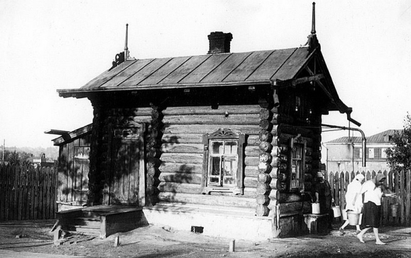 Водораздаточная будка. 
Барнаул 1950-е.
..0