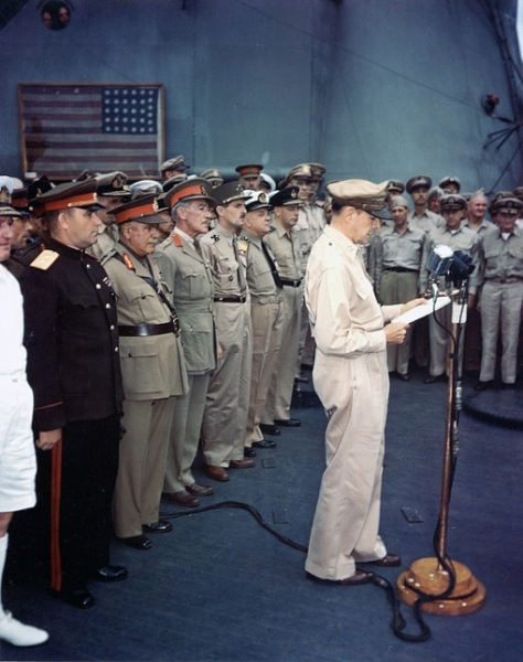 2 сентября 1945 года делегация капитулировавшей Японии..1