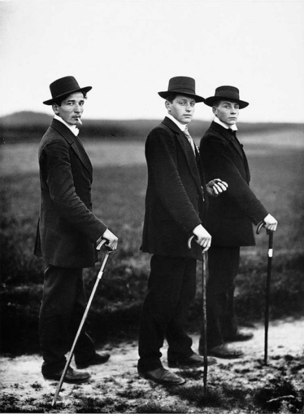 Молодые фермеры в Вестервальде, Германия, 1914 год.
Больше..0