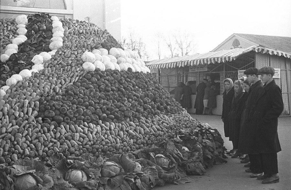Осенняя ярмарка на рязанской ВДНХ, 1957 год.
Больше исторических..0