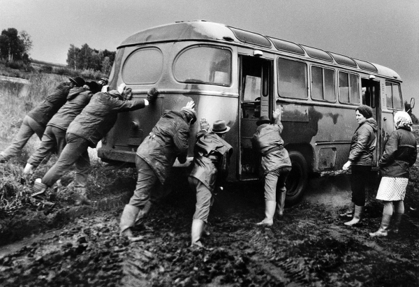 Распутица. Челябинская область 1980-ые . 

Автор фото : Игорь..0