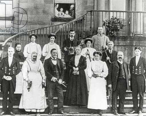 Семья Йорков и их слуги. 

Филип Йорк II и Луиза со своими..0